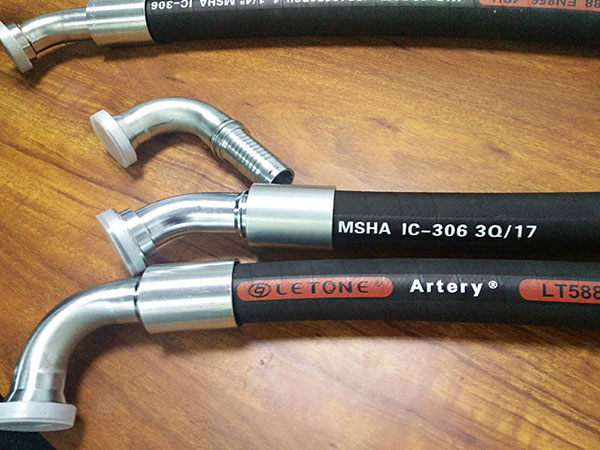 為什么高壓鋼絲編織輸油膠管更加耐用