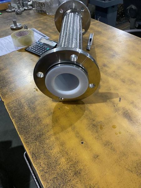 夾布膠管外層膠搭縫有痕跡及竹節(jié)紋的產(chǎn)生原因